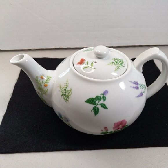 Designed Exclusively Eunice & David Bigelow Teapot Porcelain Cottagecore Kitsch - Picture 1 of 10